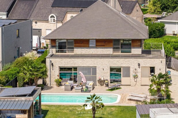 Moderne villa met gezinstuin en zwembad op 1.255m² 