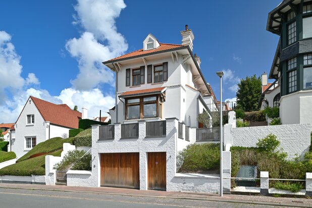 Stijlvol gerenoveerde, instapklare villa in hartje Duinbergen