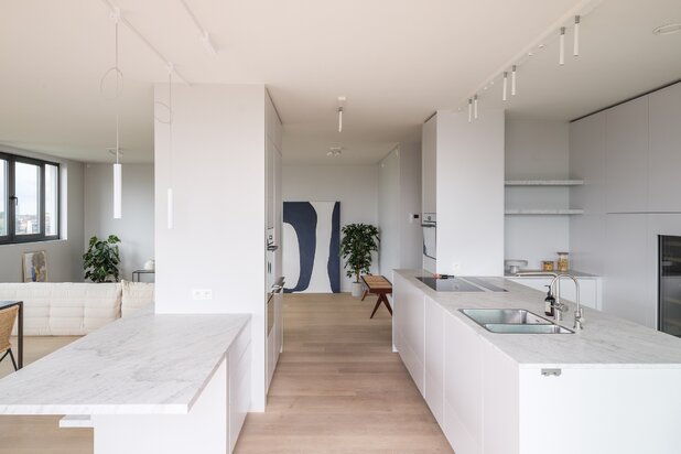 Luxueus en lichtrijk 2-slaapkamer appartement met ruim terras