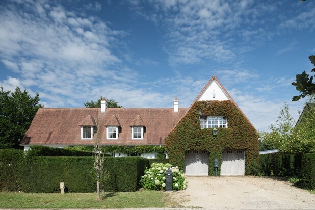 Bijzonder ruime (385 m²) en instapklare villa rustig gelegen in Astene