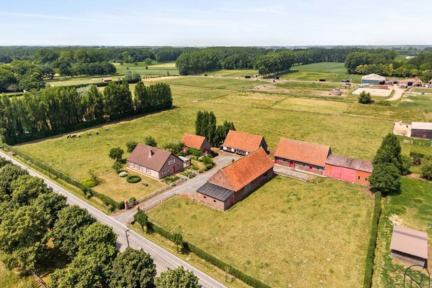 TOPGELEGEN mooie HOEVE met potentieel op 1,6 hectare. 