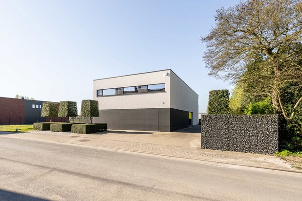 Unieke eigentijdse villa met zwembad