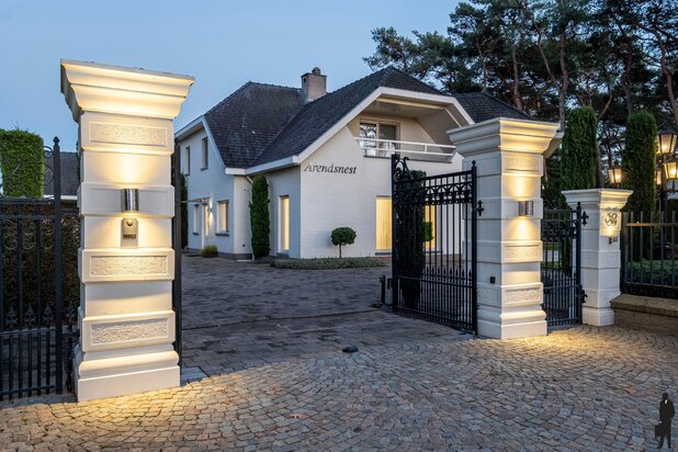 Riante villa (maar liefst 454m² woonopp.) vlakbij Nederland