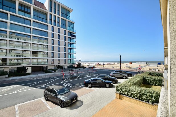 Gerenoveerd appartement met adembenemend zeezicht aan het Albertstrand.