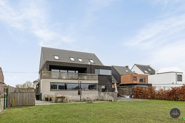 Ruime high-end BEN-woning met handelspand en zorgwoning