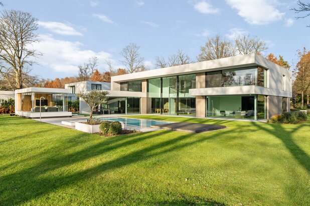 Moderne Luxe Villa op Prime Locatie met State-of-the-Art Technologie
