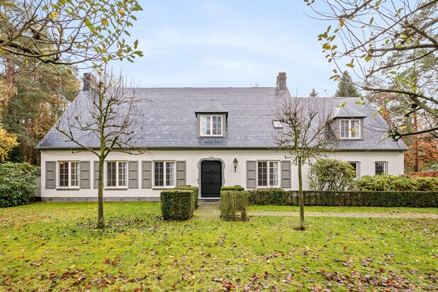 Villa de luxe et spacieuse avec piscine