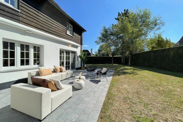 Uniek gelegen villa verscholen in de paadjes van het Zoute