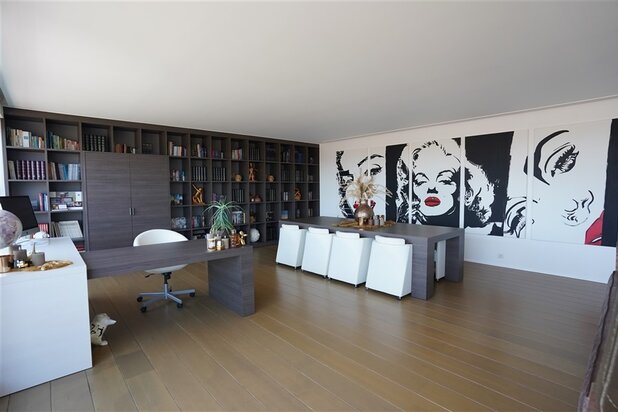 Première vente : vendredi 4/7 (16.00 - 20.00) & samedi 5/7 (9.00 - 18.00)