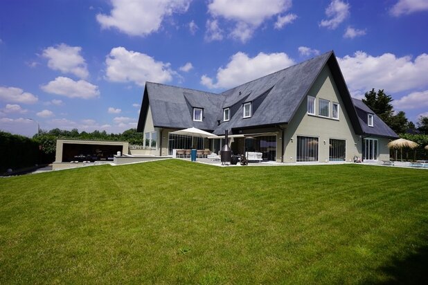 Grande propriété familiale avec 5 SLPK - BUREEL - PISCINE !