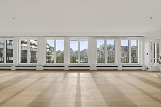 Lichtrijk, ruim appartement met prachtige zichten over de Kouter