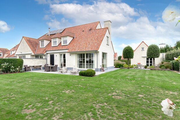 Belle maison récente située au calme à Knokke, à quelques pas de Duinenwater, de la mer et du centre.