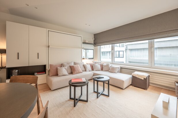 Appartement prêt à l'emploi avec vue latérale sur la mer