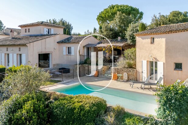 Villa with swimming pool and annex, Domaine de Pont Royal