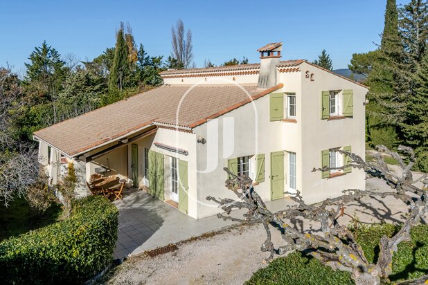 Zeldzame en groene eigendom van 220 m² in Celony, aan de rand van Aix-en-Provence