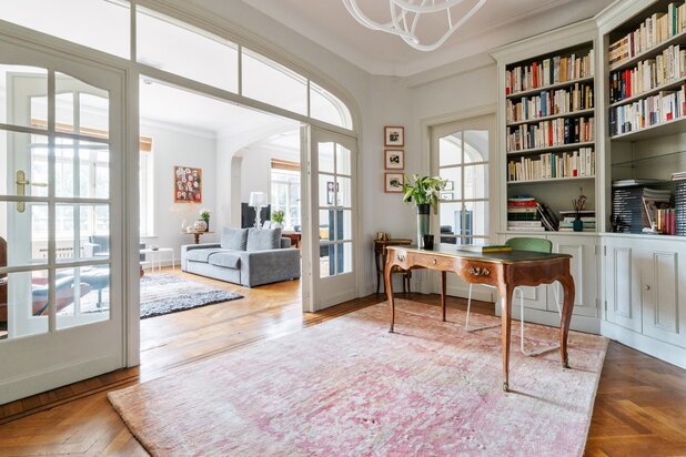 Superbe rez-de-chaussée 4 ch dans immeuble Haussmannien