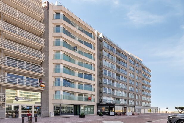 Gerenoveerd twee-slaapkamer appartement met prachtig  zeezicht 