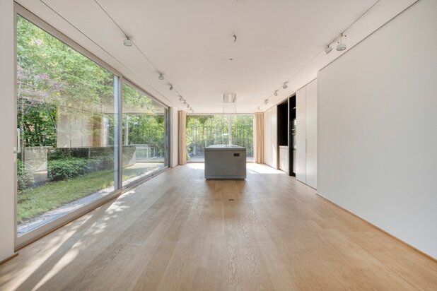 Unieke Antwerpse loft met privélift, zwembad, sauna en tuin