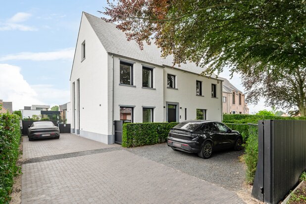 Luxe villa met zwembad en poolhouse vlakbij het centrum van Hoogstraten.