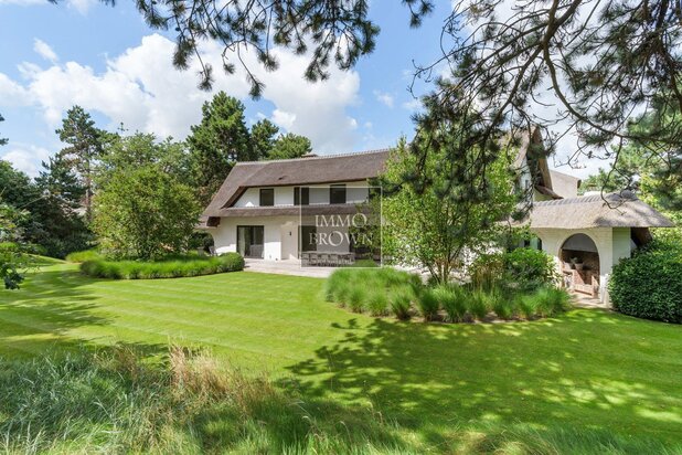Spacious villa for sale nestled in greenery in the heart of Zoute