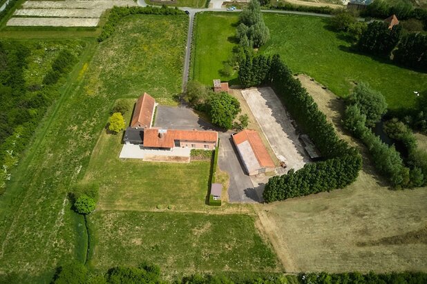 Prachtige hoevewoning met loods en bouwgrond op 2,7 hectare