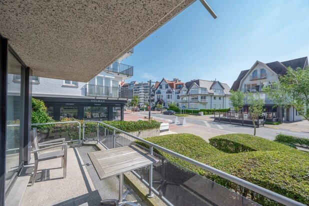 Ongemeubeld hoekappartement in hartje Zoute nabij het Albertplein