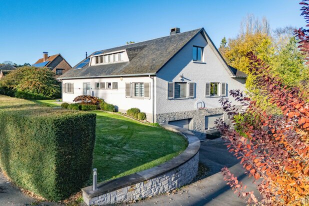 VILLA À VENDRE SUR UN TERRAIN DE 2.000 M² À Rochefort