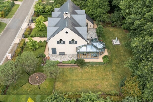 Zeer ruime klassieke villa op prachtig perceel in Hoog-Linden