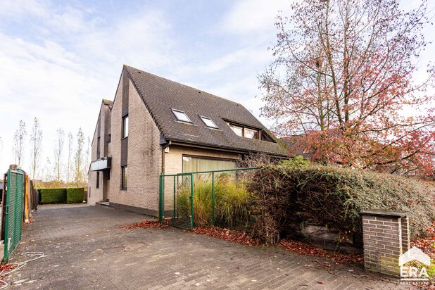 Ruime villa (476m²) met 5 slpks, 2 garages, tuin en wellness