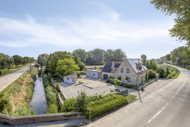 Ruime landelijke villa in De Moeren met veel potentieel