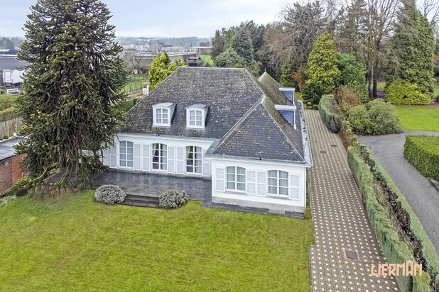 Klassevolle villa op 19a met 4SLK's, dubbele garage en grote tuin