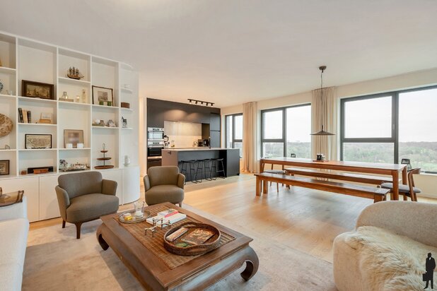 Exclusief hoekappartement op de 11de verdieping met terras en prachtige zichten.