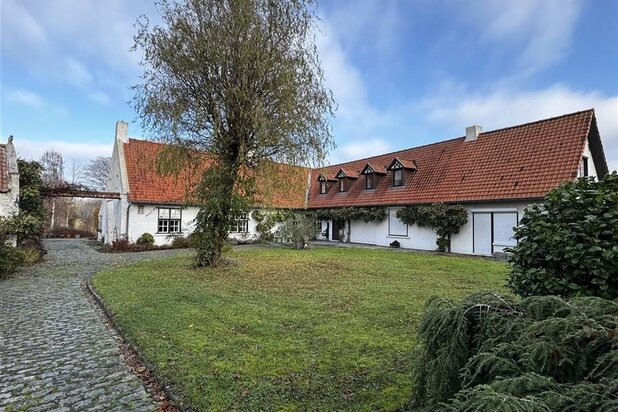 Ancien corps de ferme du 18ᵉ siècle au centre d'Ellezelles!