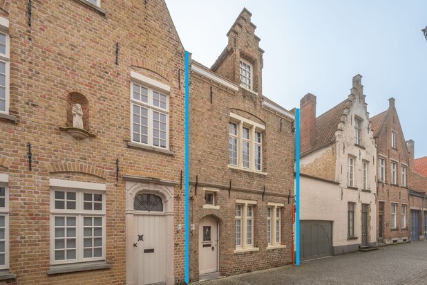 Woning met 6slpk en garage op unieke ligging in hartje Brugge