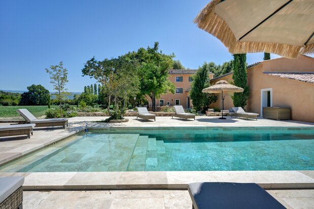 Bastide met 7 ruime slaapkamers en zwembad in het hart van de Provence