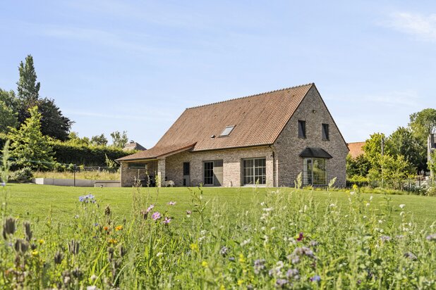 Villa prête à emménager dans un cadre verdoyant et calme, finitions haut de gamme