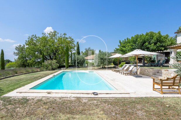 Prachtig landgoed met zwembad en bijgebouw bij L'isle sur la Sorgue