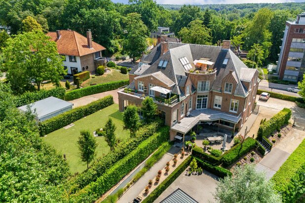 Exclusief gelijkvloers en luxe villa-appartementment van 265m² op een groen terrein van  390m² te Genk.