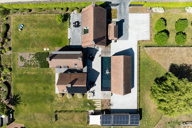 Vierkantshoeve 'Le Village' in Munte door Delmulle Delmulle archi.