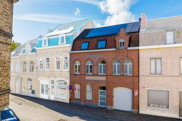 Uniek herenhuis in hartje Ieper met 8 slaapkamers en 7 badkamers 