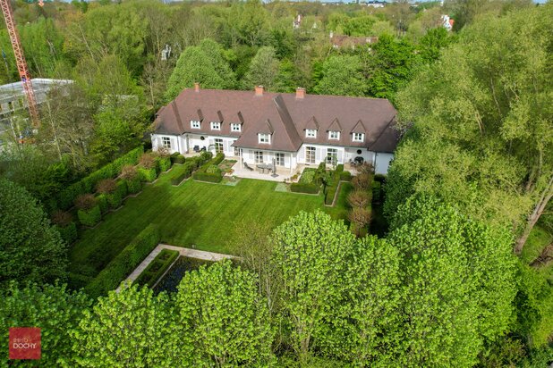 Zeer goed onderhouden ruime villa op ca. 4.000m²