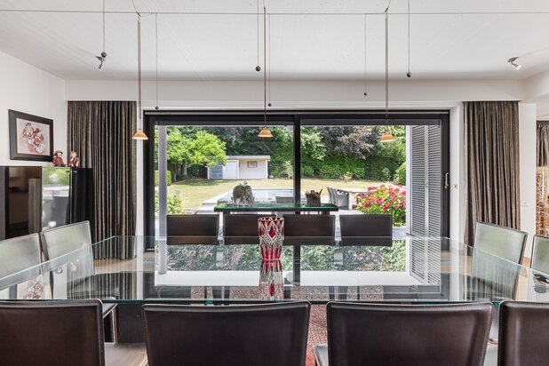 Architecturale villa met zwembad op de Blakmeers