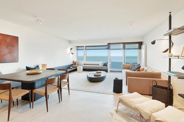 Magnifique appartement rénové de 3 chambres sur la digue au Zoute avec vue mer frontale