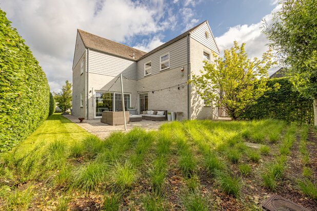 Prachtige woning met 4 slpk. en 2 bdk. kortbij Mol centrum