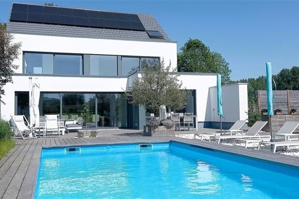 Modern luxury vlla with pool and 6 bedrooms