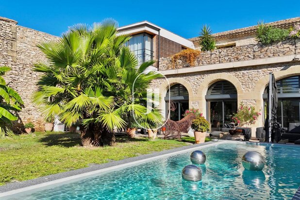 Prestigious residence for sale just 30 minutes from the sea