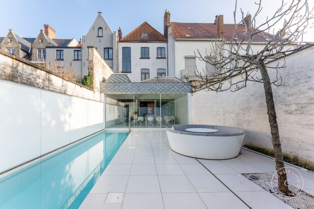 Architecturaal herenhuis in hartje Brugge