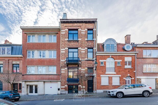 Maison unifamiliale à rénover à 2 pas Parvis St Pierre