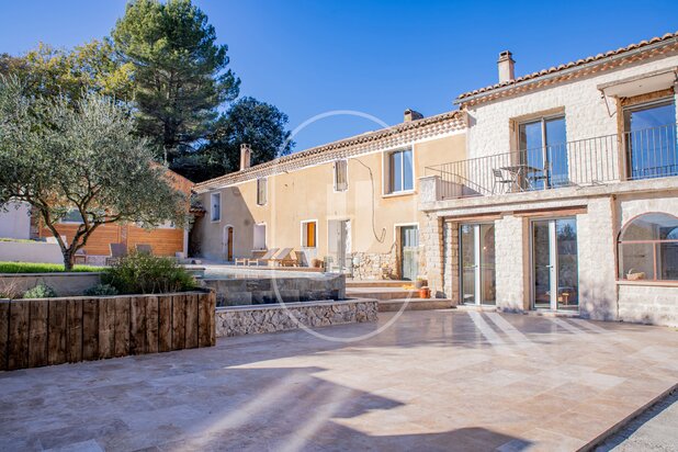 18th century Provençal farmhouse with views and outbuildings for sale near Vaison la Romaine