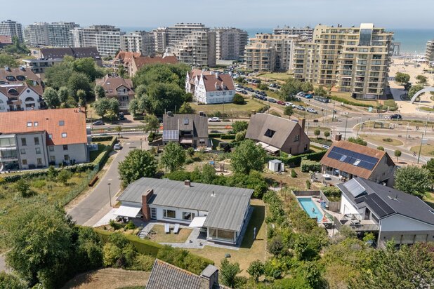Ruime villa met 5 slaapkamers te koop in De Panne!